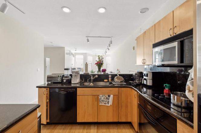 2475 Victoria Avenue, Unit 408