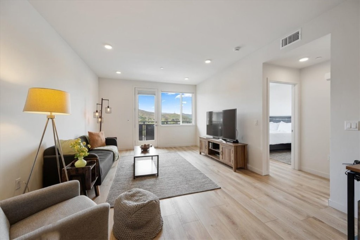 2475 Victoria Avenue, Unit 408