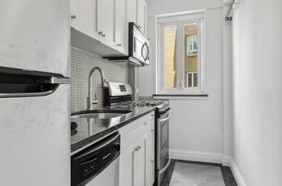 333 W 57th St #704, New York City, NY 10019