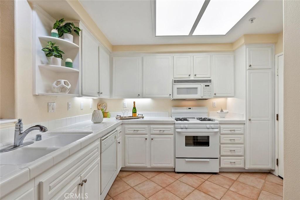 1703 Solvay Aisle #106, Irvine, CA 92606
